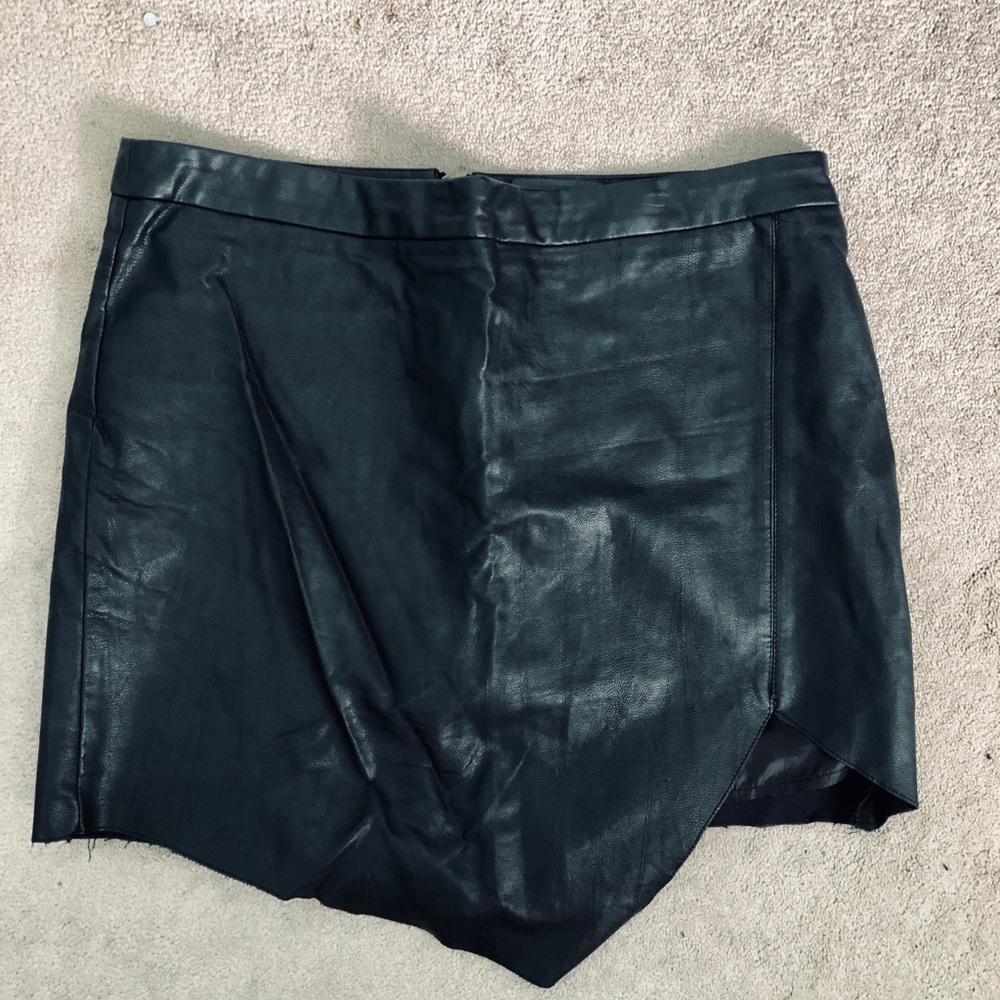 ⭐️ASTR Faux Leather skirt!⭐️